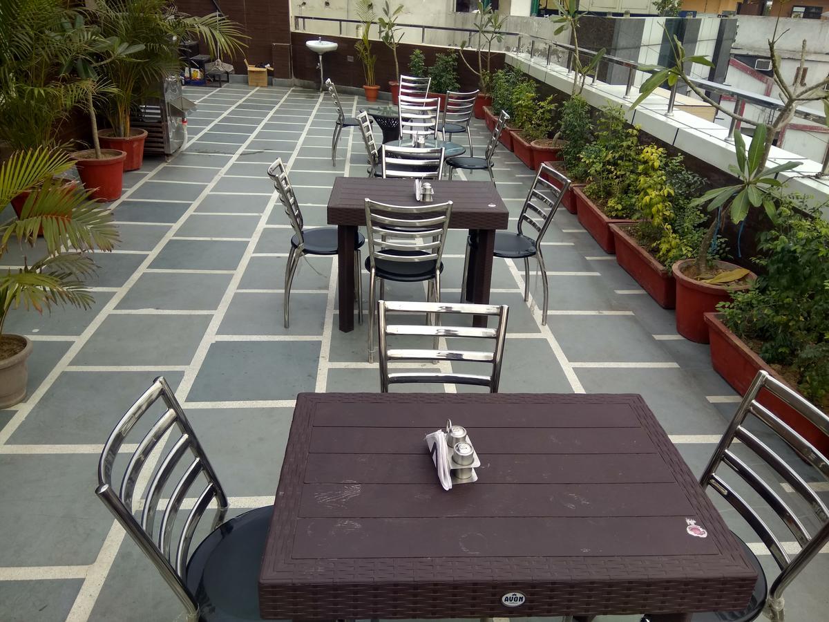 Pawan Plaza Hotel Near Blk Hospital Nuova Delhi Esterno foto